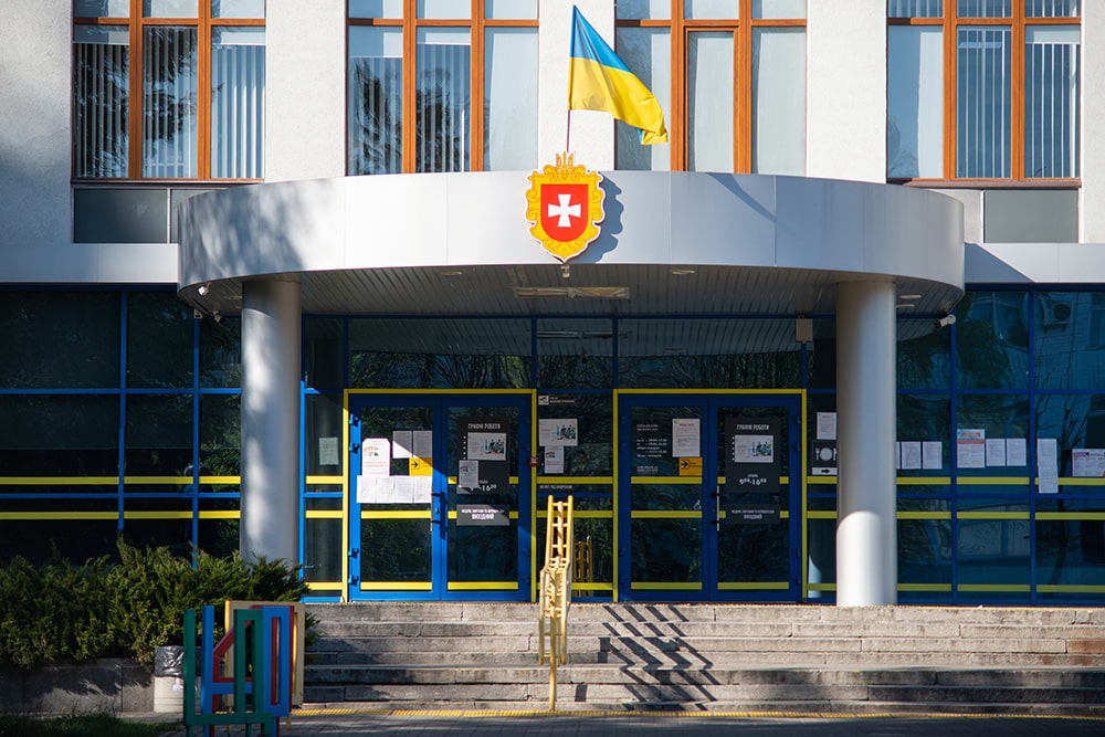 Стійко-ригельна фасадна система для вхідної групи -  ЦНАП, м. Рівне - Компанія STAR-SVIT