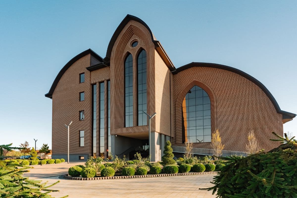 Напівструктурна фасадна система Релігійна споруда